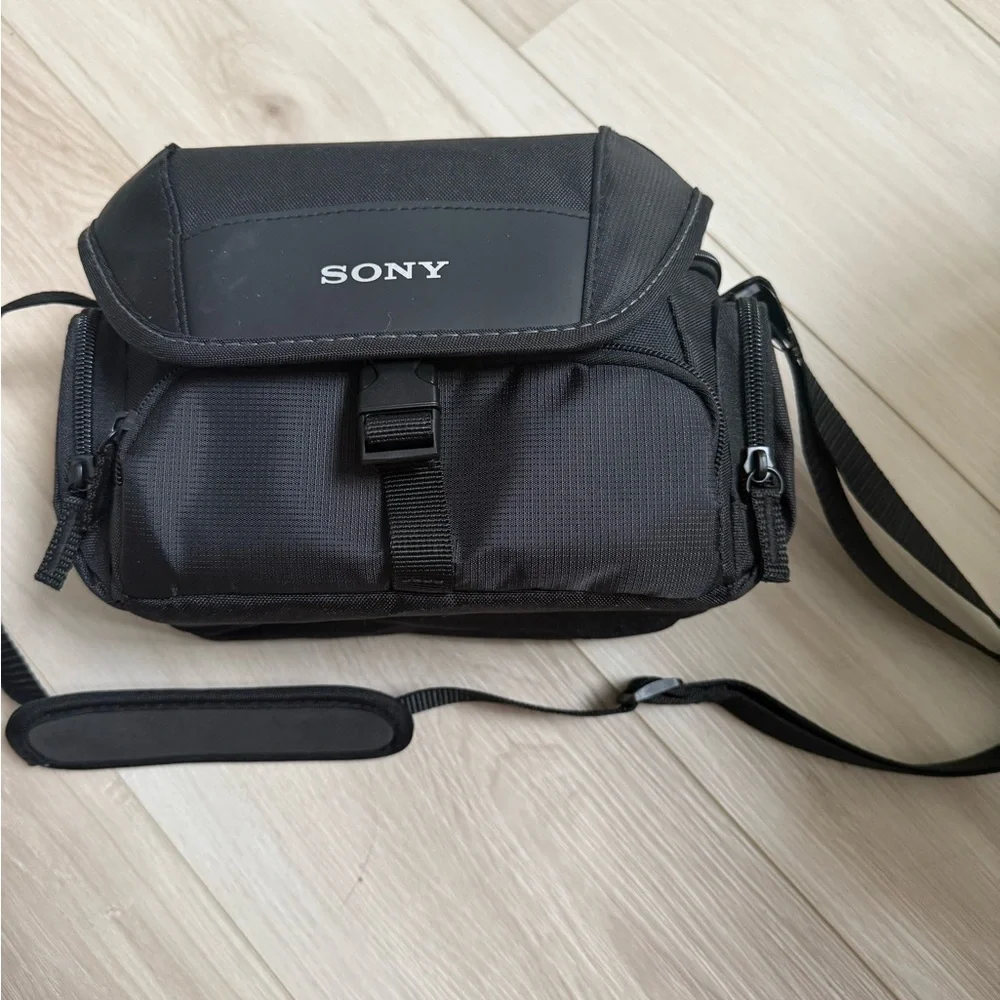 Sony LCSU21 Soft Carrying Case for Cyber-Shot and Alpha NEX Cameras (Black)